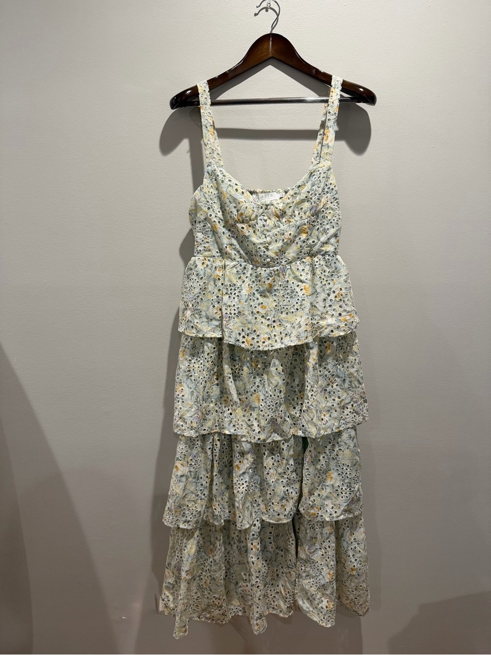 ASTR Sleeveless Floral Tiered Midi Dress - Light Yellow & White